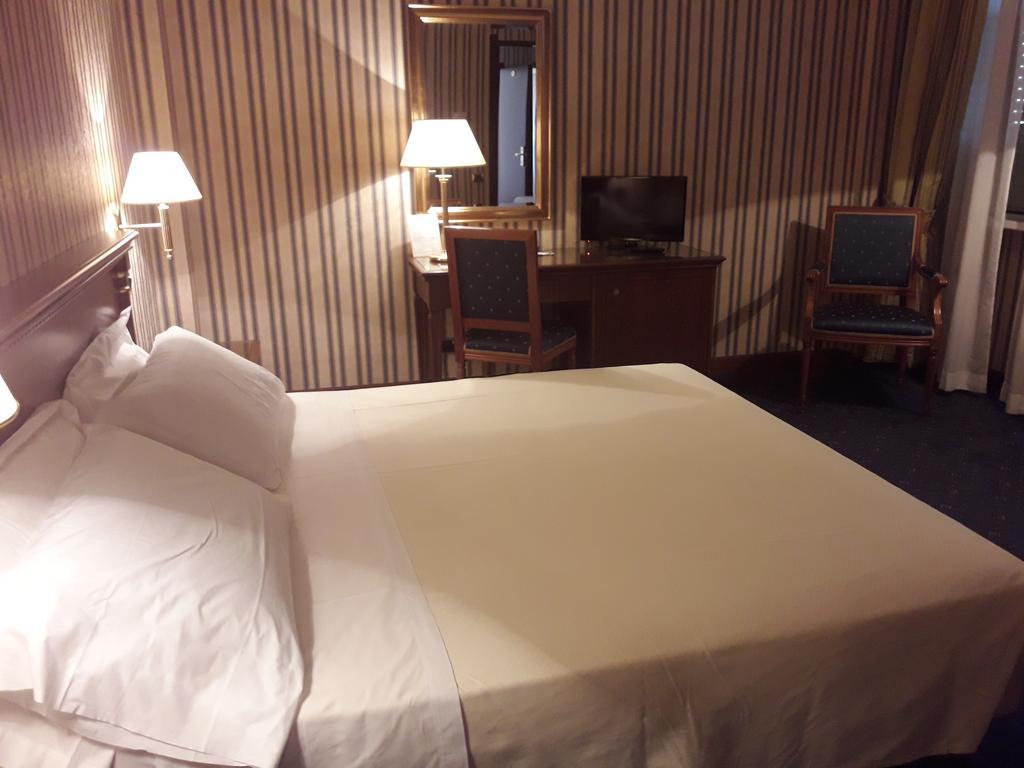 Hotel Jolly Castrovillari Zewnętrze zdjęcie